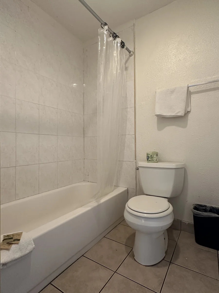 Double Queen Beds - Image 5