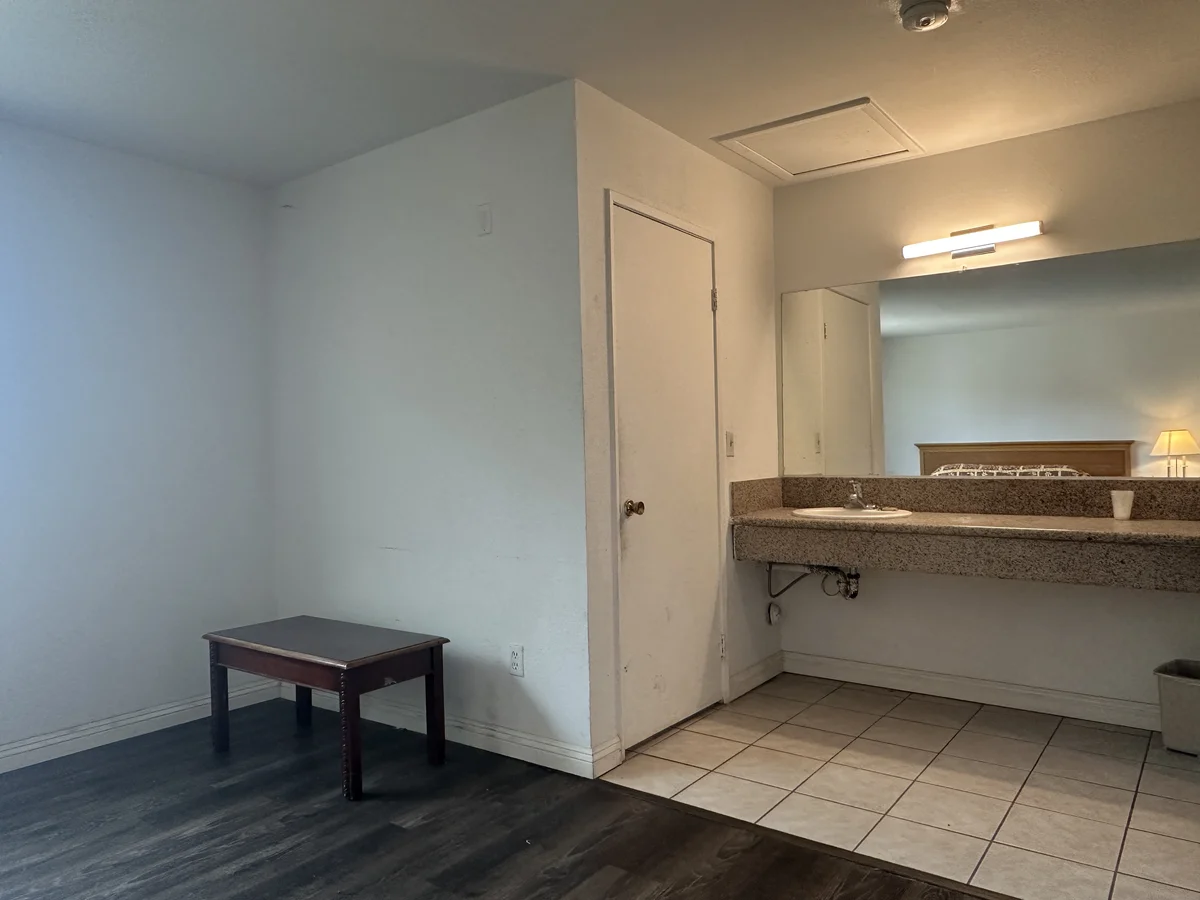 Double Queen Bed Suite - Image 4