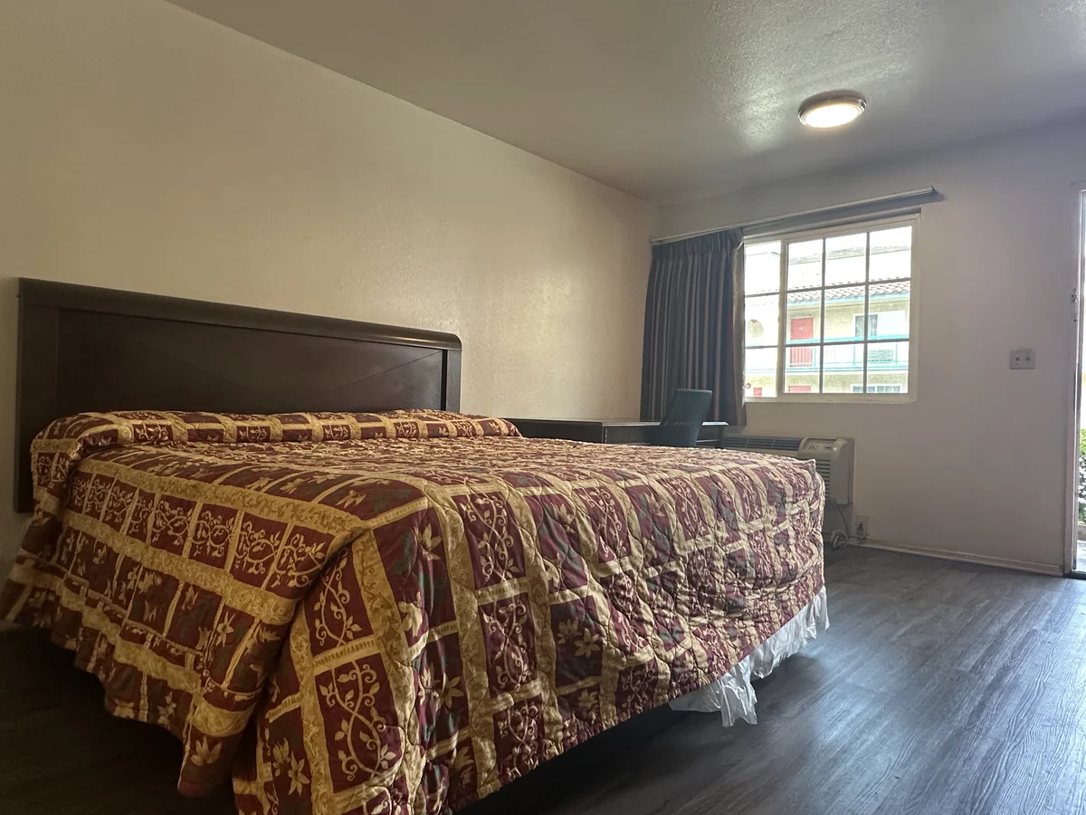 King Bed at Palm Inn Motel, Rosemead