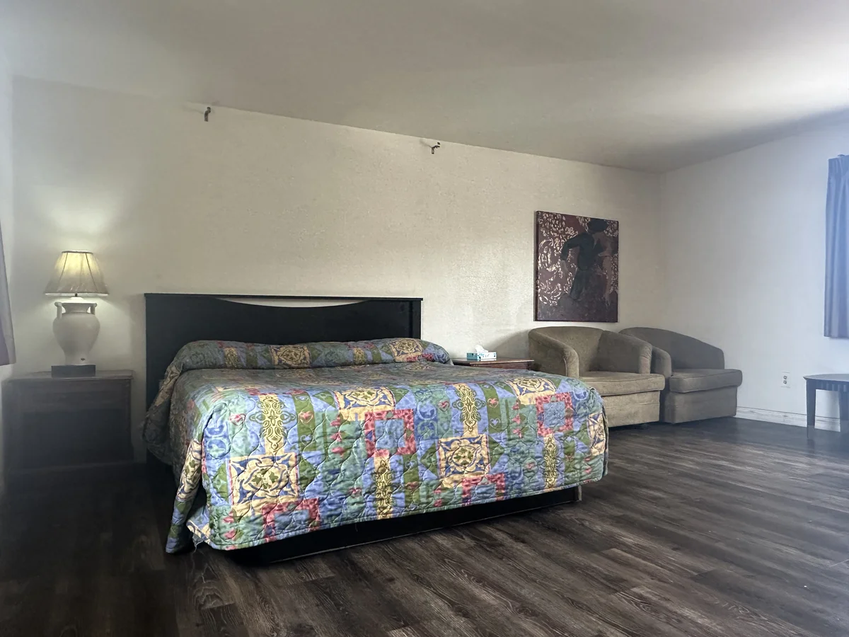 King Bed – Suite at Palm Inn Motel, Rosemead