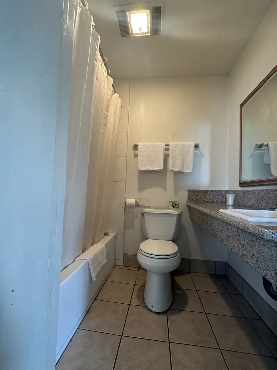 King Bed – Suite - Image 4